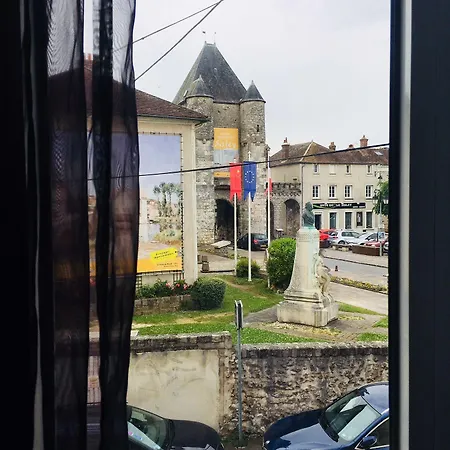 L'hotel Le Cheval Noir ホテル 3*