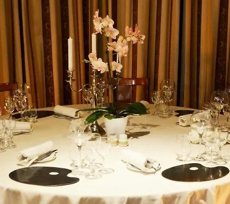 L'hotel Le Cheval Noir ホテル