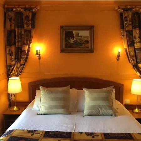 L'hotel Le Cheval Noir モレ・シュル・ロワン